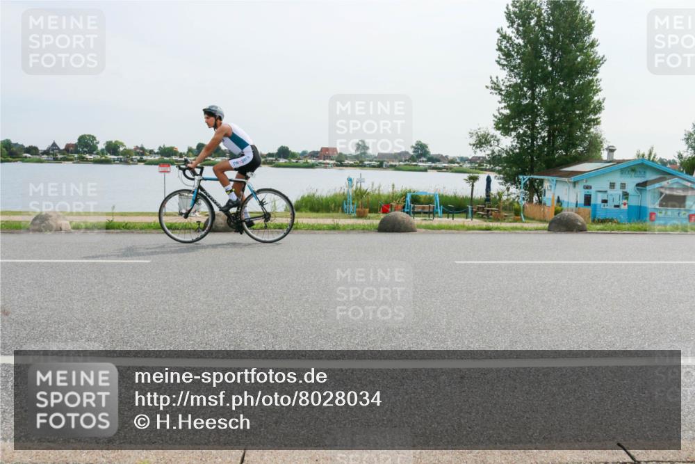 15.06.2025 - 27. Vierlanden-Triathlon H.Heesch http://msf.ph/oto/8028034 15.06.2025 10:28:46 Radfahren 26, 71 meine-sportfotos.de