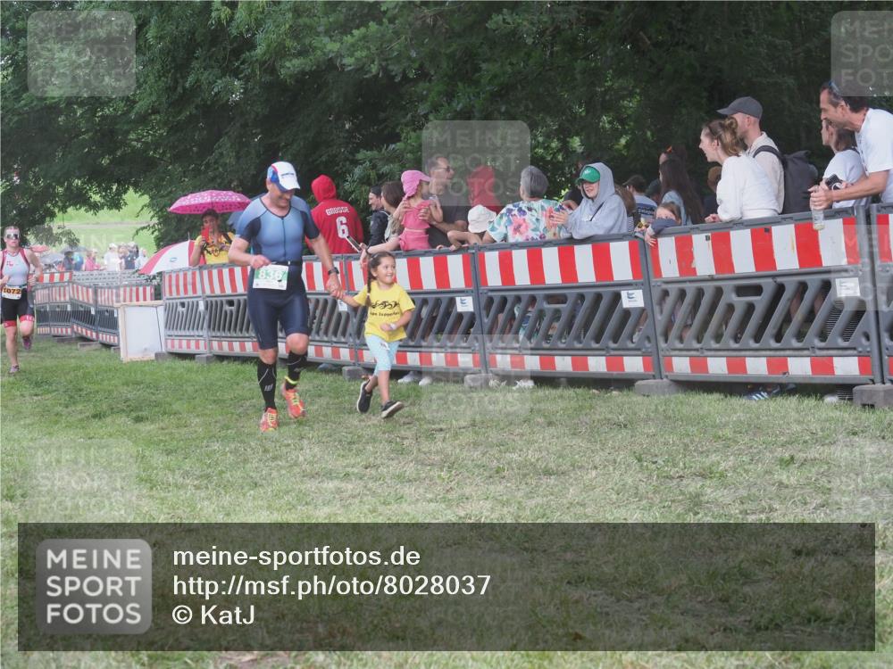 21.06.2025 - 27. Vierlanden-Triathlon KatJ http://msf.ph/oto/8028037 15.06.2025 13:31:59 Ziel 836, 861, 1072 meine-sportfotos.de