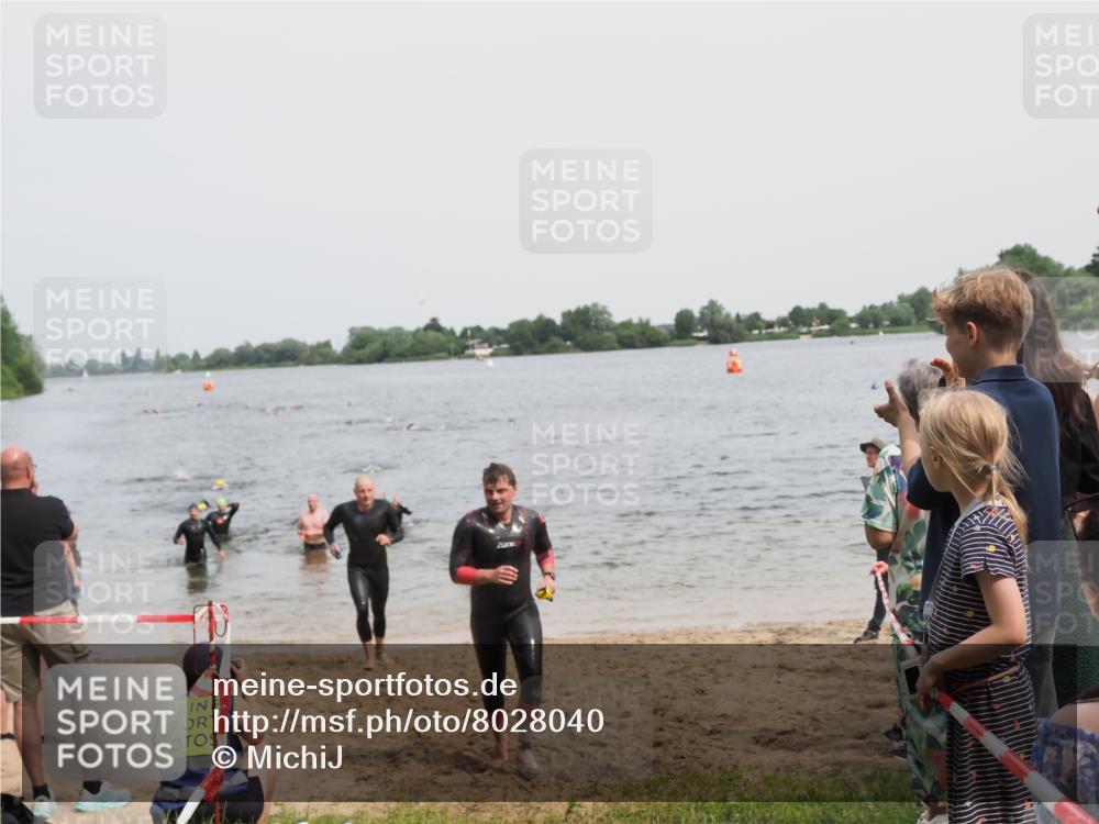 21.06.2025 - 27. Vierlanden-Triathlon MichiJ http://msf.ph/oto/8028040 15.06.2026 10:58:26 Schwimmen 643, 710, 732, 741 meine-sportfotos.de