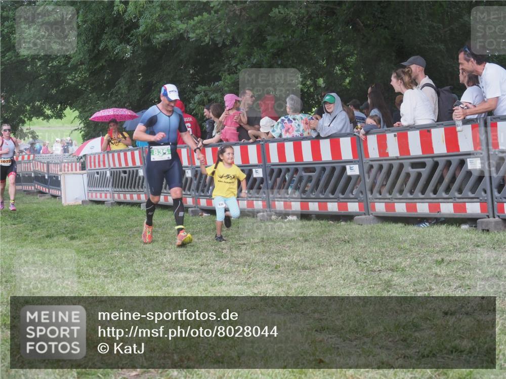 21.06.2025 - 27. Vierlanden-Triathlon KatJ http://msf.ph/oto/8028044 15.06.2025 13:32:00 Ziel 836, 861, 1072 meine-sportfotos.de