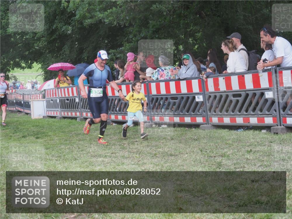 21.06.2025 - 27. Vierlanden-Triathlon KatJ http://msf.ph/oto/8028052 15.06.2025 13:32:00 Ziel 836, 861, 1072 meine-sportfotos.de