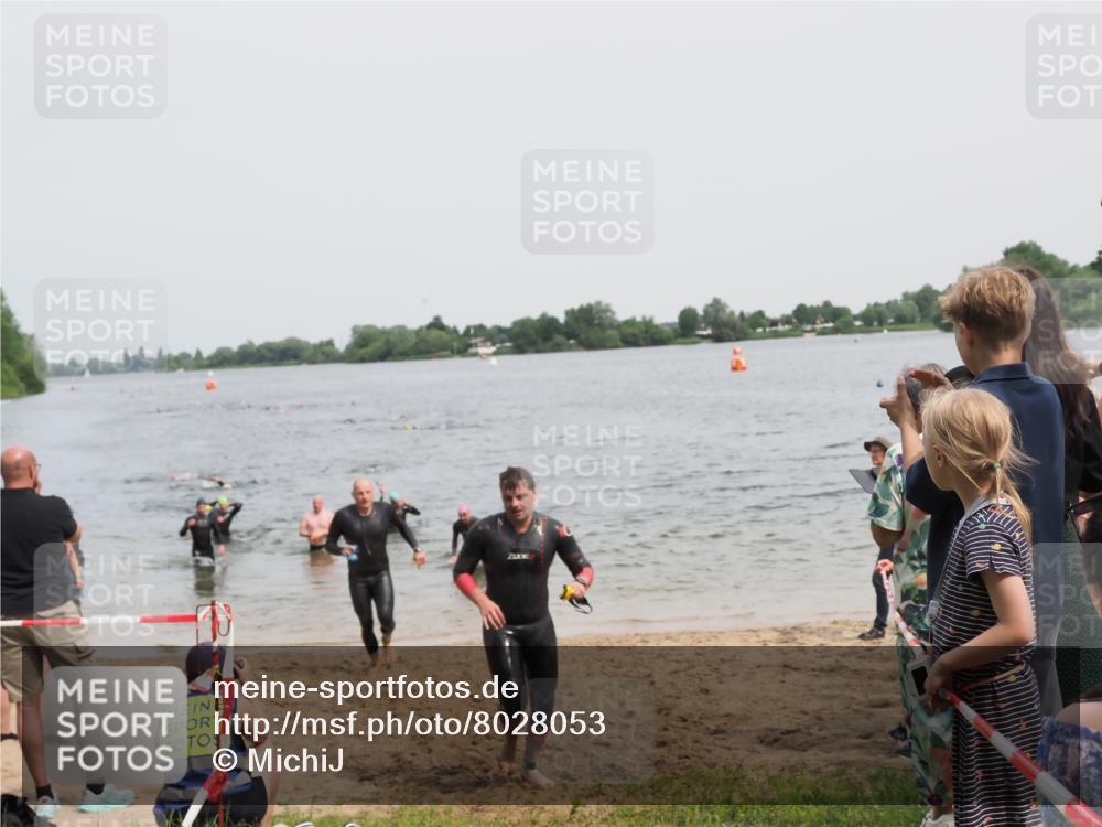 21.06.2025 - 27. Vierlanden-Triathlon MichiJ http://msf.ph/oto/8028053 15.06.2026 10:58:27 Schwimmen 643, 710, 732, 741 meine-sportfotos.de