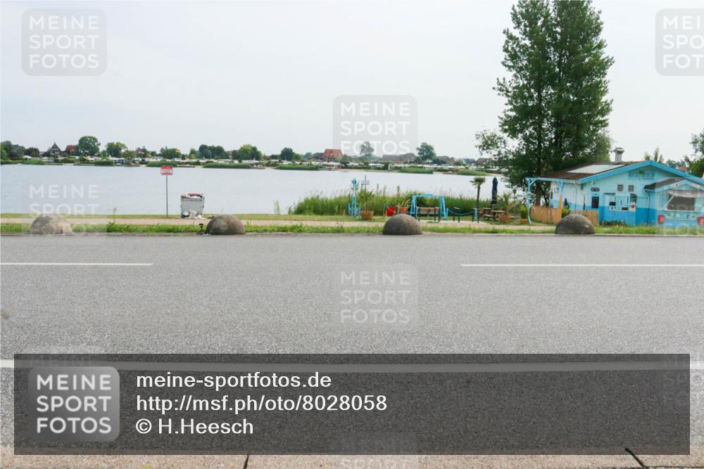 15.06.2025 - 27. Vierlanden-Triathlon H.Heesch http://msf.ph/oto/8028058 15.06.2025 10:28:47 Radfahren 26, 71 meine-sportfotos.de