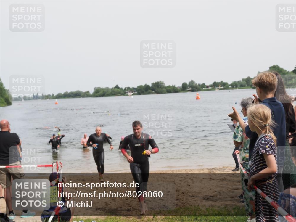 21.06.2025 - 27. Vierlanden-Triathlon MichiJ http://msf.ph/oto/8028060 15.06.2026 10:58:27 Schwimmen 643, 710, 732, 741 meine-sportfotos.de