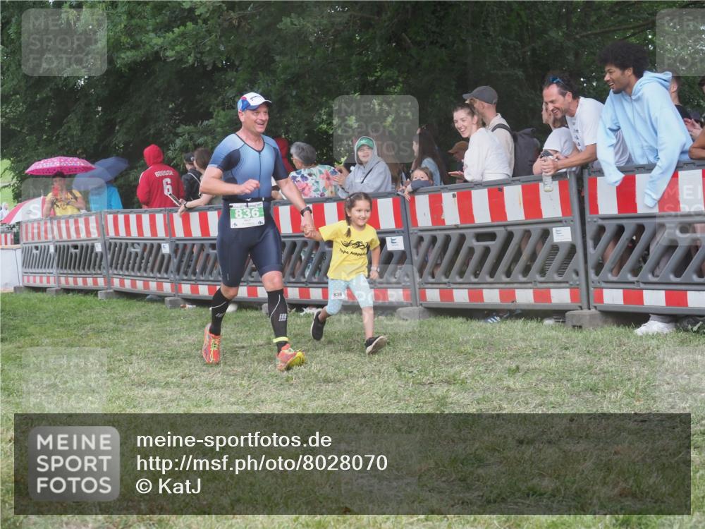 21.06.2025 - 27. Vierlanden-Triathlon KatJ http://msf.ph/oto/8028070 15.06.2025 13:32:00 Ziel 836, 861, 1072 meine-sportfotos.de