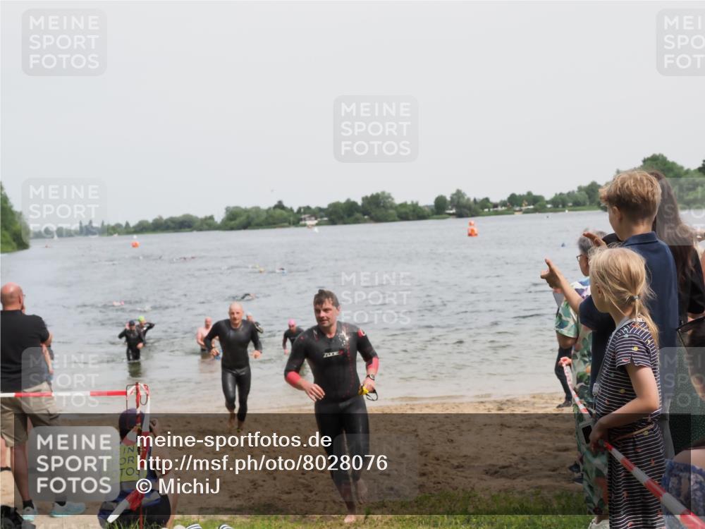 21.06.2025 - 27. Vierlanden-Triathlon MichiJ http://msf.ph/oto/8028076 15.06.2026 10:58:27 Schwimmen 643, 710, 732, 741 meine-sportfotos.de