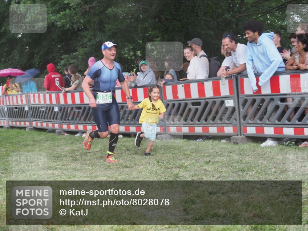 21.06.2025 - 27. Vierlanden-Triathlon KatJ http://msf.ph/oto/8028078 15.06.2025 13:32:00 Ziel 836, 861, 1072 meine-sportfotos.de