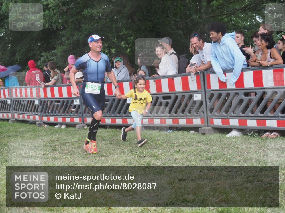 21.06.2025 - 27. Vierlanden-Triathlon KatJ http://msf.ph/oto/8028087 15.06.2025 13:32:01 Ziel 836, 861, 1072 meine-sportfotos.de