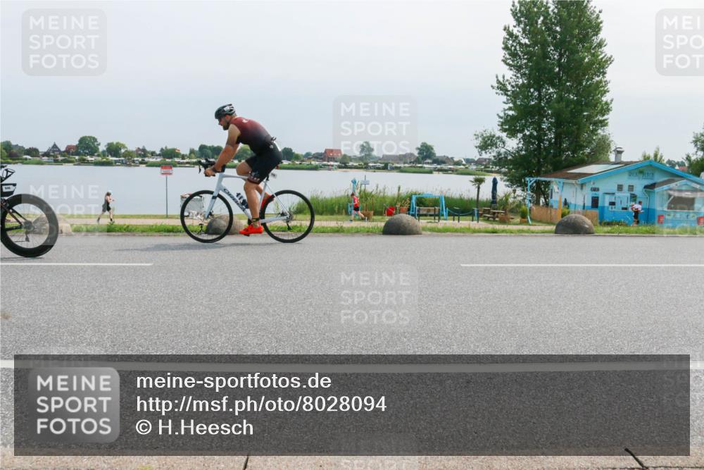 15.06.2025 - 27. Vierlanden-Triathlon H.Heesch http://msf.ph/oto/8028094 15.06.2025 11:22:56 Radfahren 109, 770, 776, 946 meine-sportfotos.de