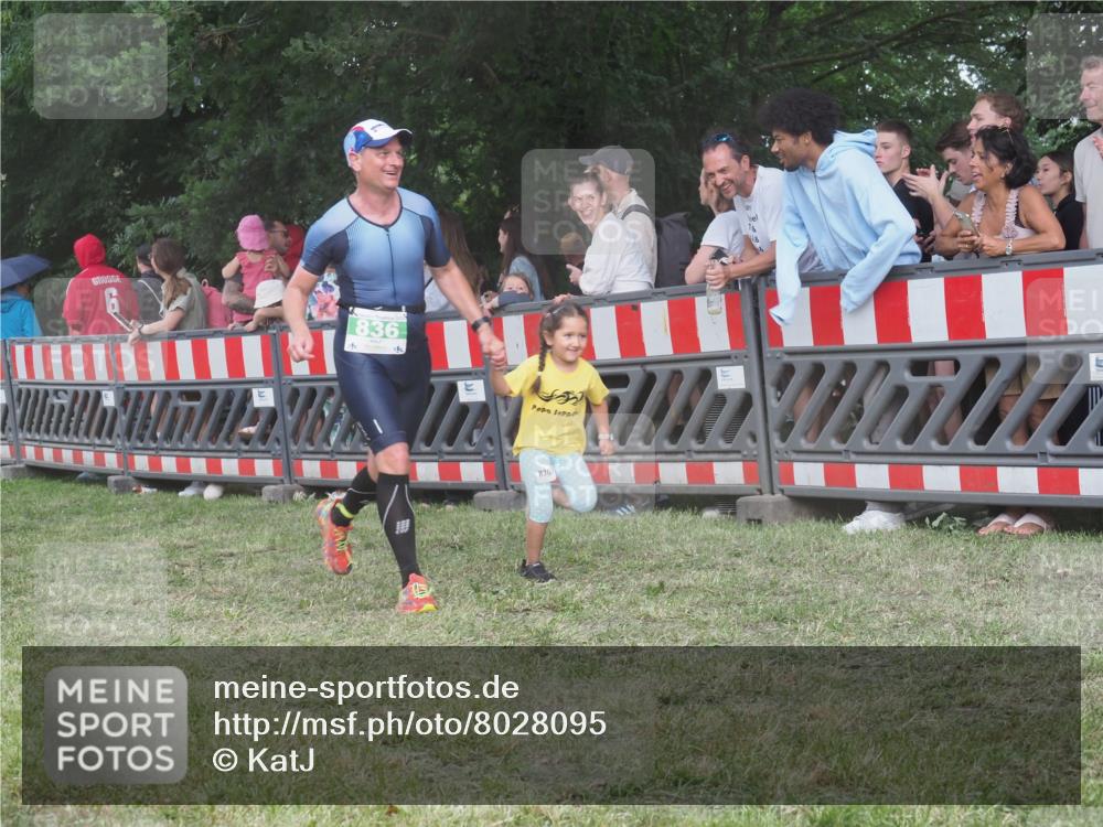 21.06.2025 - 27. Vierlanden-Triathlon KatJ http://msf.ph/oto/8028095 15.06.2025 13:32:01 Ziel 836, 861, 1072 meine-sportfotos.de