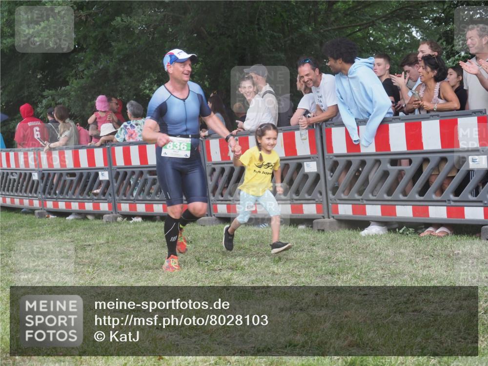 21.06.2025 - 27. Vierlanden-Triathlon KatJ http://msf.ph/oto/8028103 15.06.2025 13:32:01 Ziel 836, 861, 1072 meine-sportfotos.de