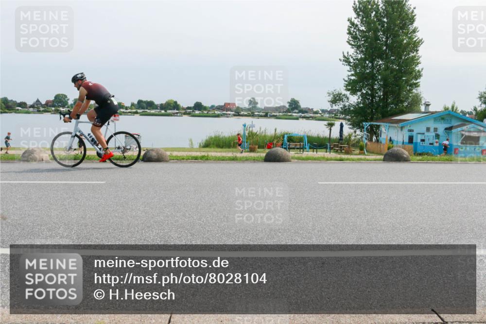 15.06.2025 - 27. Vierlanden-Triathlon H.Heesch http://msf.ph/oto/8028104 15.06.2025 11:22:56 Radfahren 109, 770, 776, 946 meine-sportfotos.de