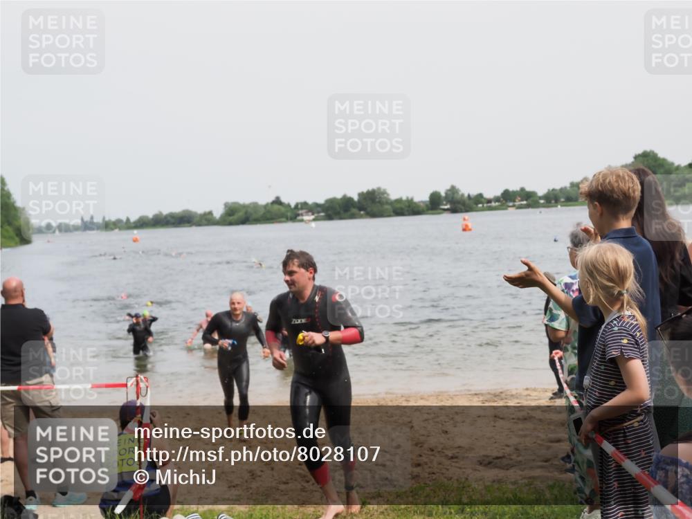 21.06.2025 - 27. Vierlanden-Triathlon MichiJ http://msf.ph/oto/8028107 15.06.2026 10:58:28 Schwimmen 643, 710, 732, 741 meine-sportfotos.de