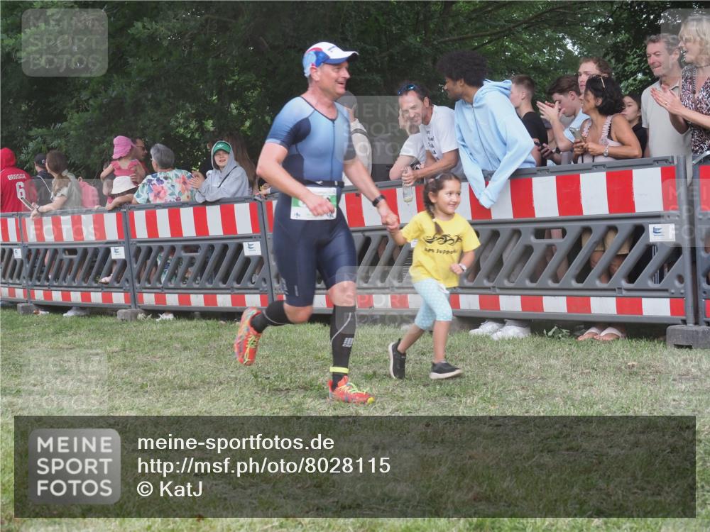 21.06.2025 - 27. Vierlanden-Triathlon KatJ http://msf.ph/oto/8028115 15.06.2025 13:32:01 Ziel 836, 861, 1072 meine-sportfotos.de