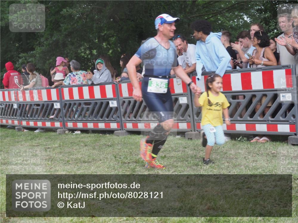 21.06.2025 - 27. Vierlanden-Triathlon KatJ http://msf.ph/oto/8028121 15.06.2025 13:32:01 Ziel 836, 861, 1072 meine-sportfotos.de