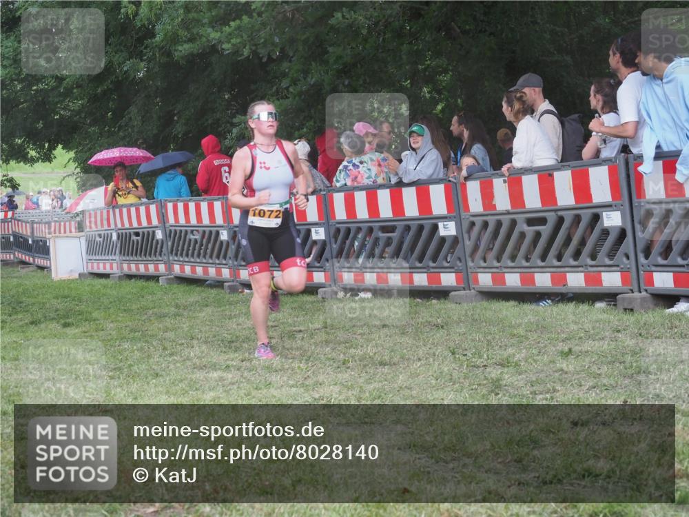 21.06.2025 - 27. Vierlanden-Triathlon KatJ http://msf.ph/oto/8028140 15.06.2025 13:32:02 Ziel 836, 861, 1072 meine-sportfotos.de