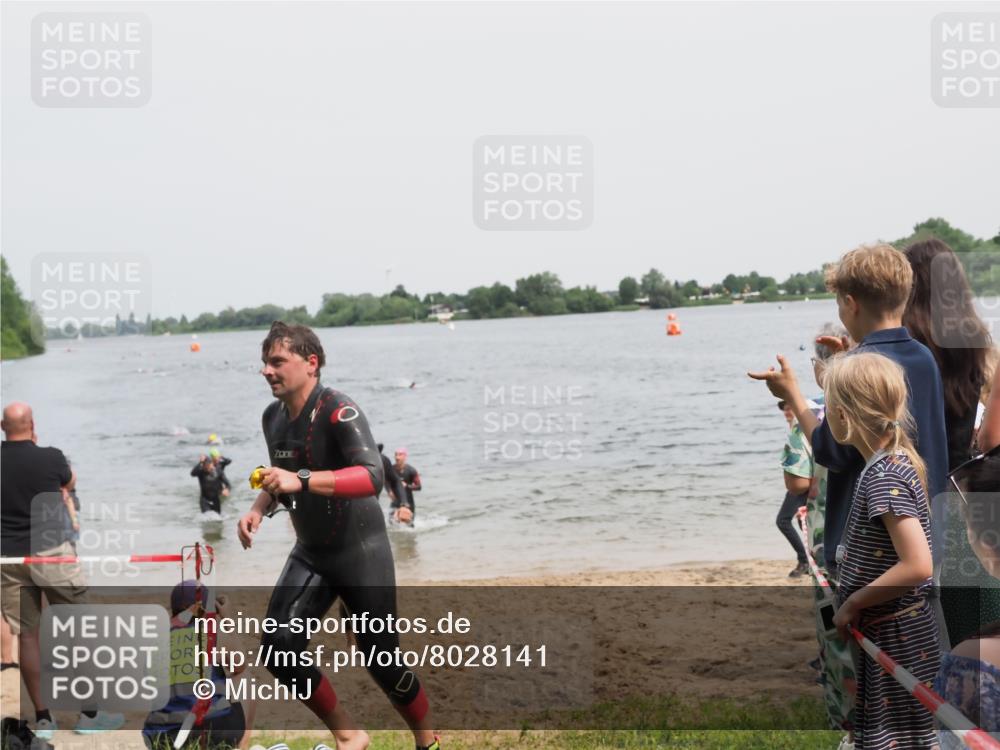 21.06.2025 - 27. Vierlanden-Triathlon MichiJ http://msf.ph/oto/8028141 15.06.2026 10:58:28 Schwimmen 643, 710, 732, 741 meine-sportfotos.de