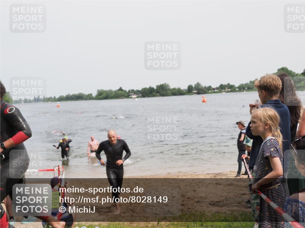 21.06.2025 - 27. Vierlanden-Triathlon MichiJ http://msf.ph/oto/8028149 15.06.2026 10:58:29 Schwimmen 643, 710, 732, 741 meine-sportfotos.de