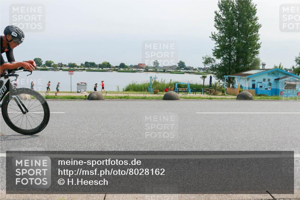 15.06.2025 - 27. Vierlanden-Triathlon H.Heesch http://msf.ph/oto/8028162 15.06.2025 11:22:58 Radfahren 109, 770, 776, 946 meine-sportfotos.de