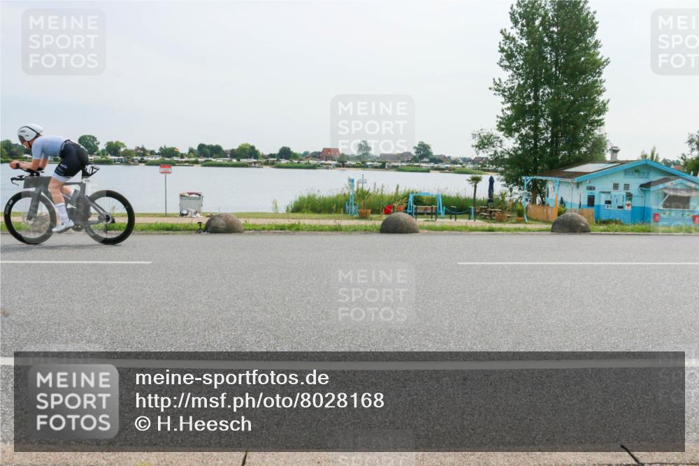 15.06.2025 - 27. Vierlanden-Triathlon H.Heesch http://msf.ph/oto/8028168 15.06.2025 10:28:51 Radfahren 26, 71, 200 meine-sportfotos.de