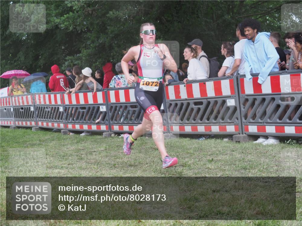 21.06.2025 - 27. Vierlanden-Triathlon KatJ http://msf.ph/oto/8028173 15.06.2025 13:32:03 Ziel 836, 861, 1072 meine-sportfotos.de