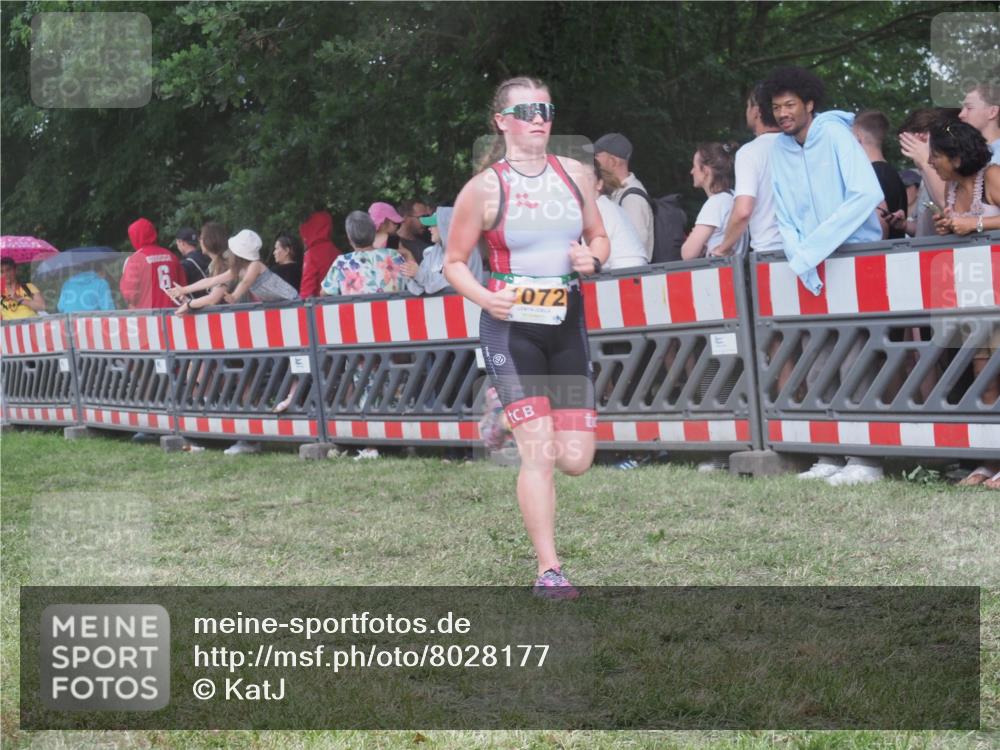 21.06.2025 - 27. Vierlanden-Triathlon KatJ http://msf.ph/oto/8028177 15.06.2025 13:32:03 Ziel 836, 861, 1072 meine-sportfotos.de