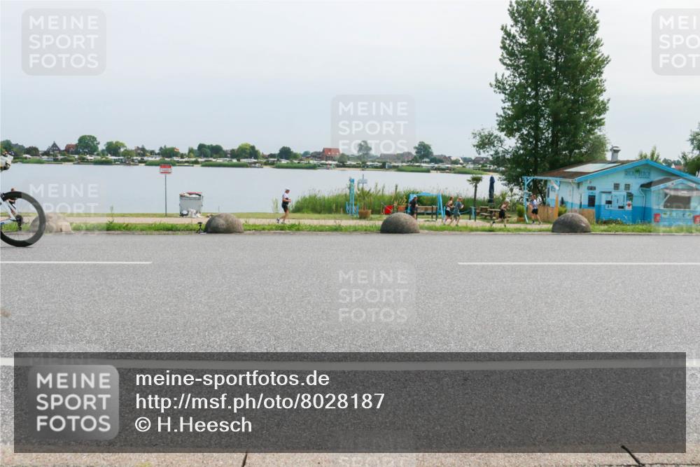 15.06.2025 - 27. Vierlanden-Triathlon H.Heesch http://msf.ph/oto/8028187 15.06.2025 11:23:04 Radfahren 71, 963 meine-sportfotos.de