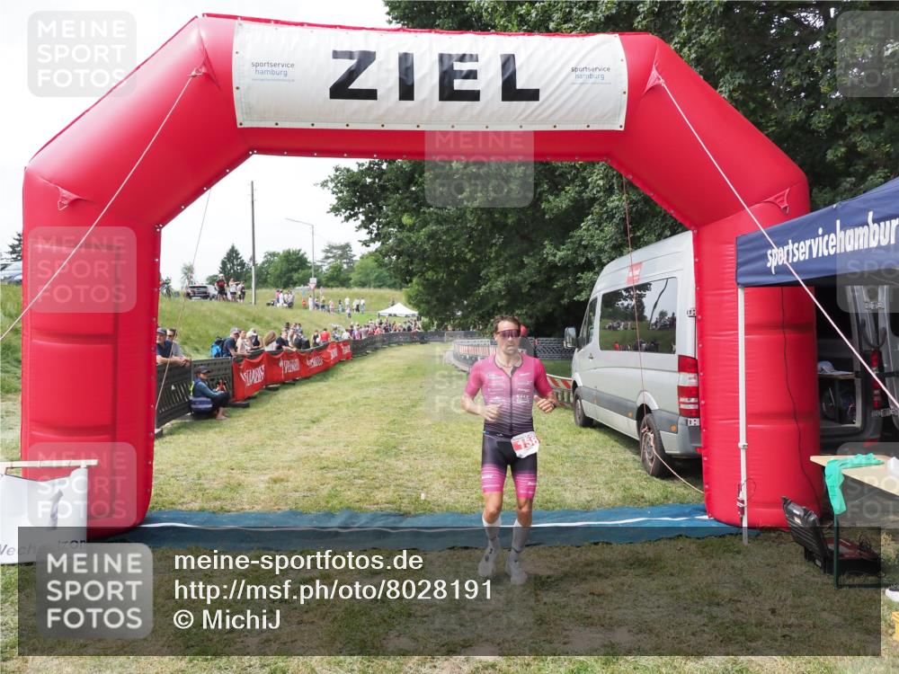 21.06.2025 - 27. Vierlanden-Triathlon MichiJ http://msf.ph/oto/8028191 15.06.2026 12:11:57 Ziel 158 meine-sportfotos.de