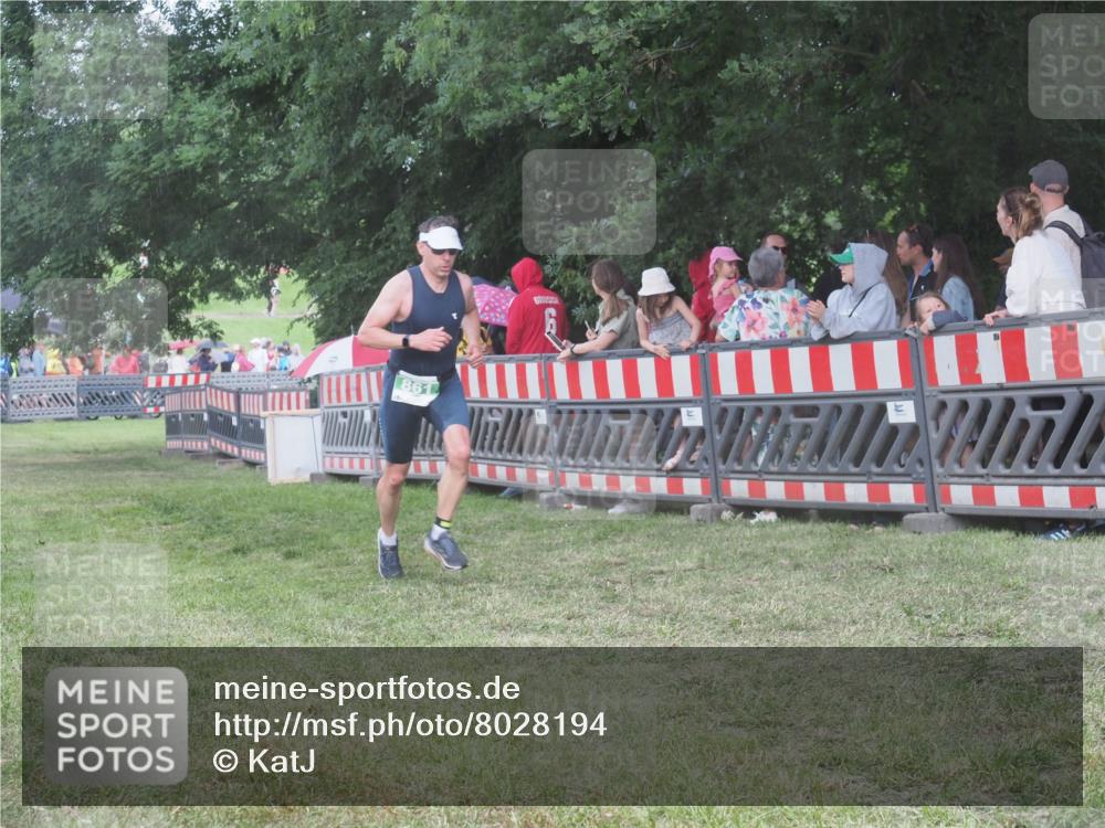 21.06.2025 - 27. Vierlanden-Triathlon KatJ http://msf.ph/oto/8028194 15.06.2025 13:32:06 Ziel 861 meine-sportfotos.de