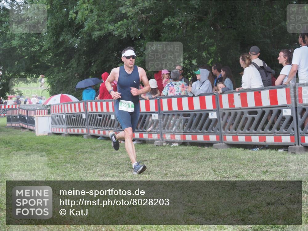 21.06.2025 - 27. Vierlanden-Triathlon KatJ http://msf.ph/oto/8028203 15.06.2025 13:32:07 Ziel 861 meine-sportfotos.de