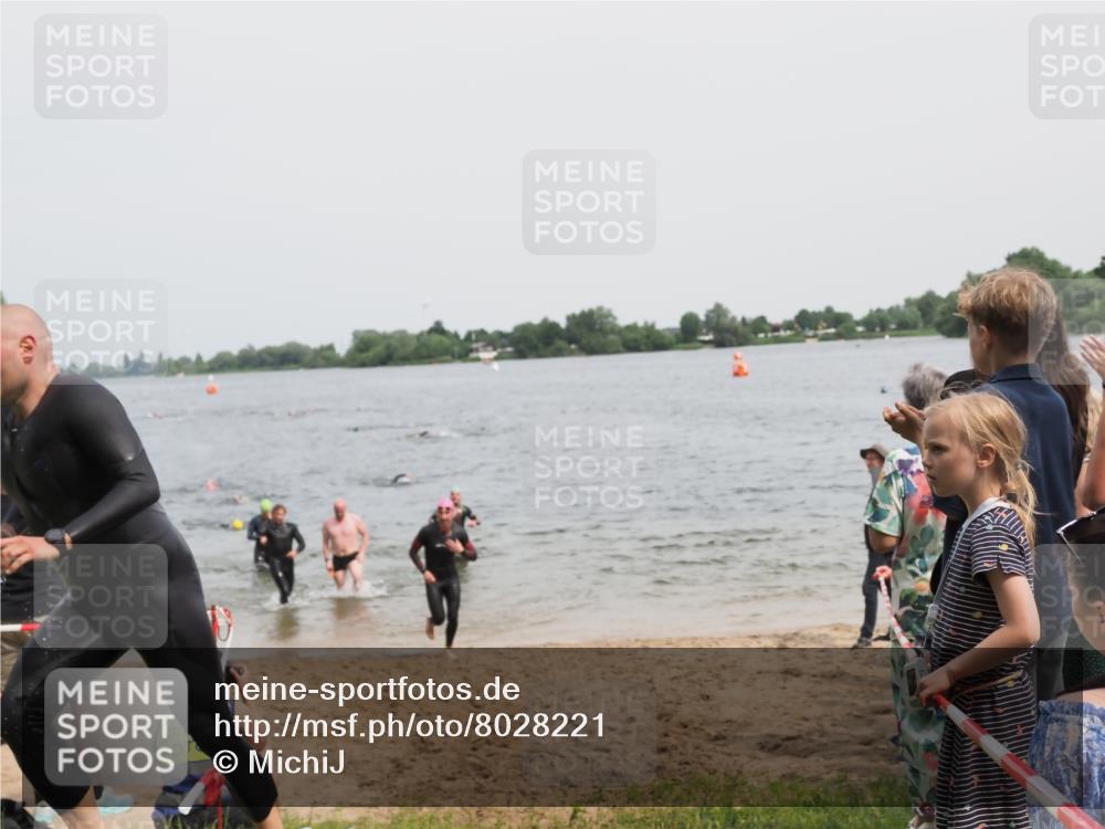 21.06.2025 - 27. Vierlanden-Triathlon MichiJ http://msf.ph/oto/8028221 15.06.2026 10:58:31 Schwimmen 636, 643, 732, 741, 747 meine-sportfotos.de