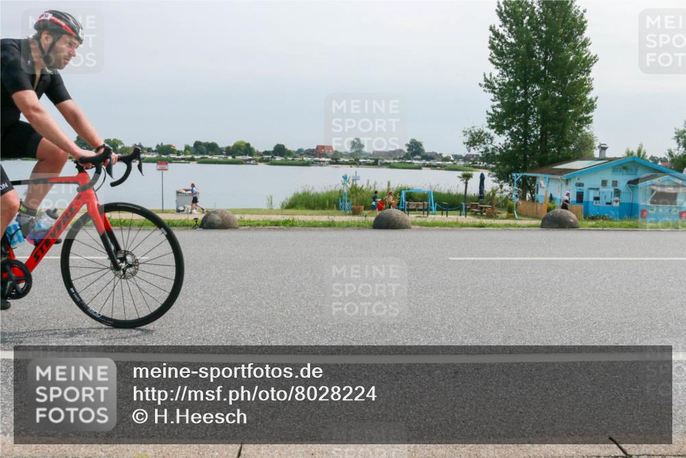 15.06.2025 - 27. Vierlanden-Triathlon H.Heesch http://msf.ph/oto/8028224 15.06.2025 11:23:10 Radfahren 34, 71, 963 meine-sportfotos.de
