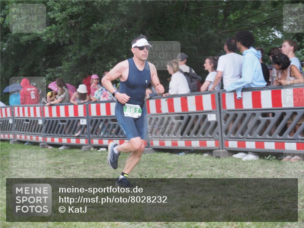 21.06.2025 - 27. Vierlanden-Triathlon KatJ http://msf.ph/oto/8028232 15.06.2025 13:32:07 Ziel 861 meine-sportfotos.de
