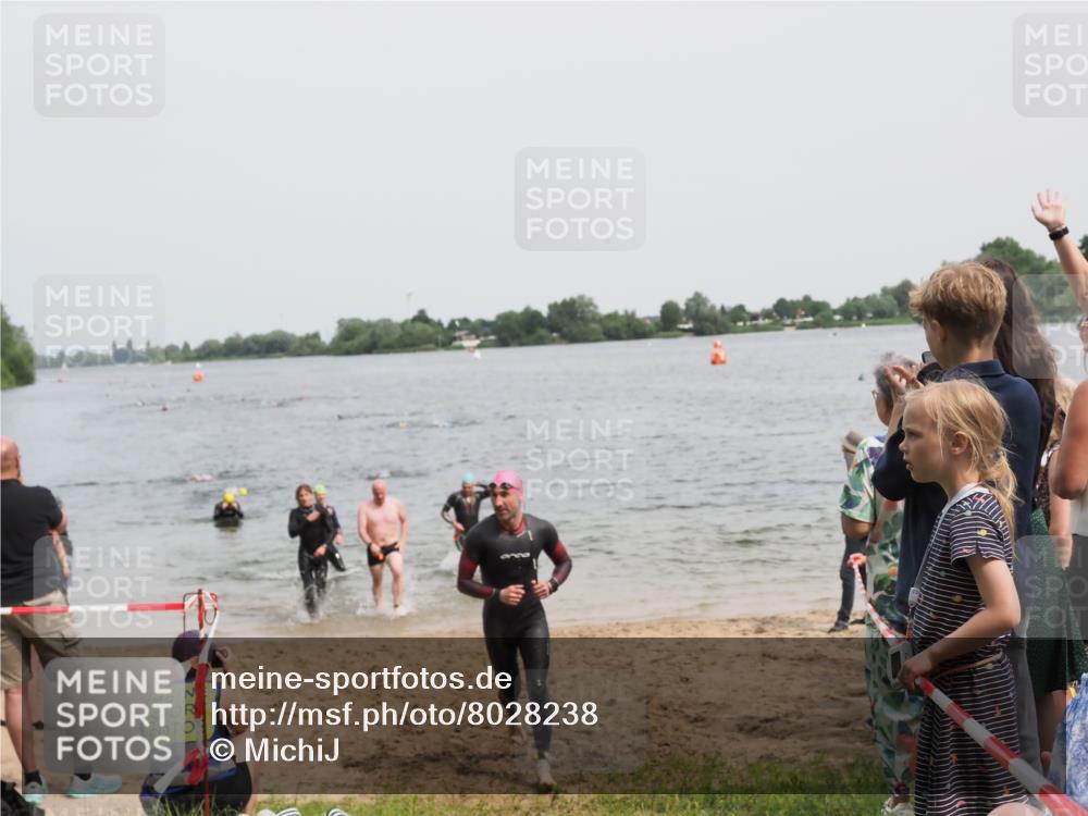 21.06.2025 - 27. Vierlanden-Triathlon MichiJ http://msf.ph/oto/8028238 15.06.2026 10:58:33 Schwimmen 636, 643, 667, 684, 732, 741, 747 meine-sportfotos.de