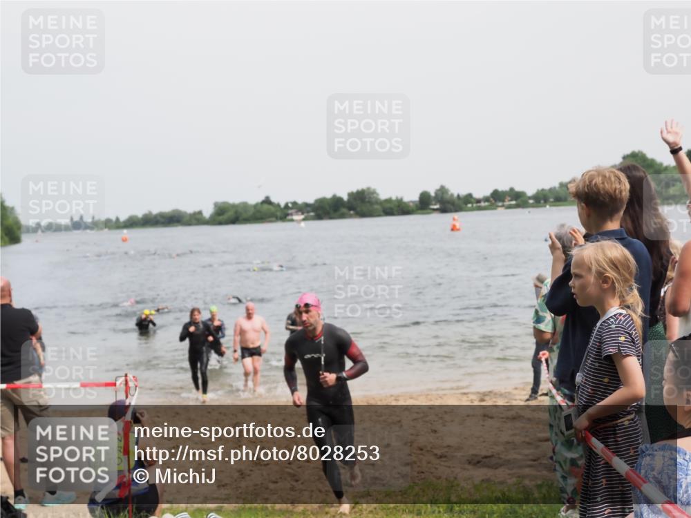21.06.2025 - 27. Vierlanden-Triathlon MichiJ http://msf.ph/oto/8028253 15.06.2026 10:58:33 Schwimmen 636, 643, 667, 684, 732, 741, 747 meine-sportfotos.de