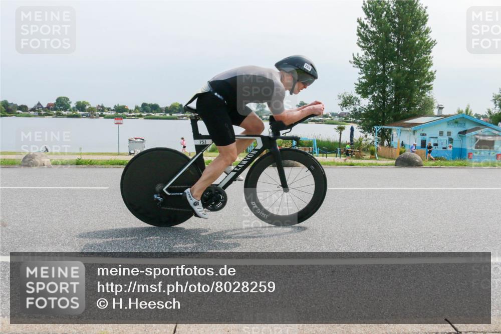 15.06.2025 - 27. Vierlanden-Triathlon H.Heesch http://msf.ph/oto/8028259 15.06.2025 11:23:19 Radfahren 180, 183, 753 meine-sportfotos.de