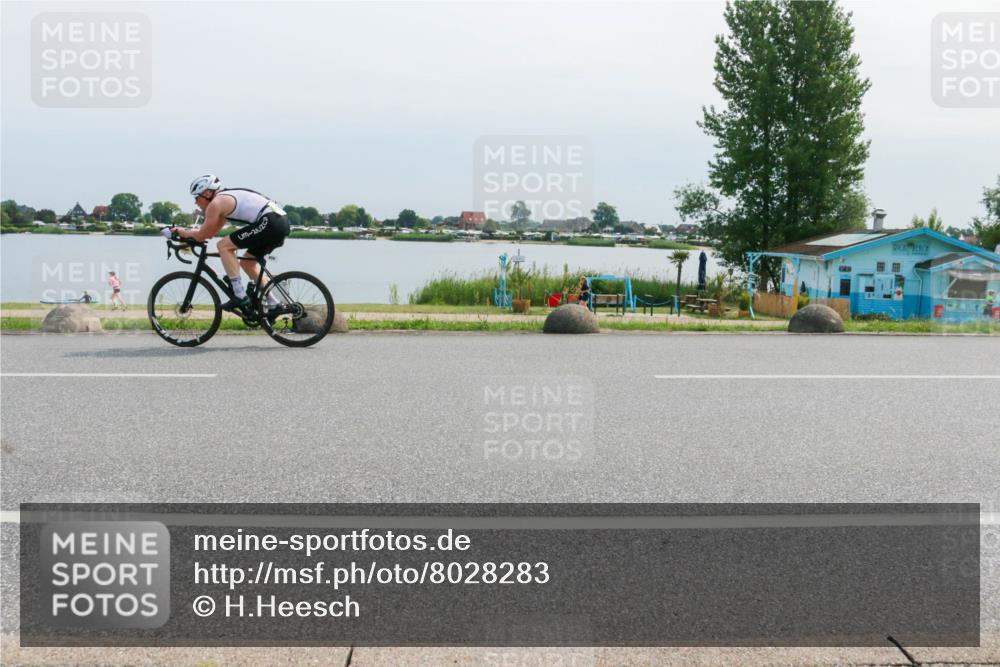 15.06.2025 - 27. Vierlanden-Triathlon H.Heesch http://msf.ph/oto/8028283 15.06.2025 11:23:23 Radfahren 180, 753, 858 meine-sportfotos.de