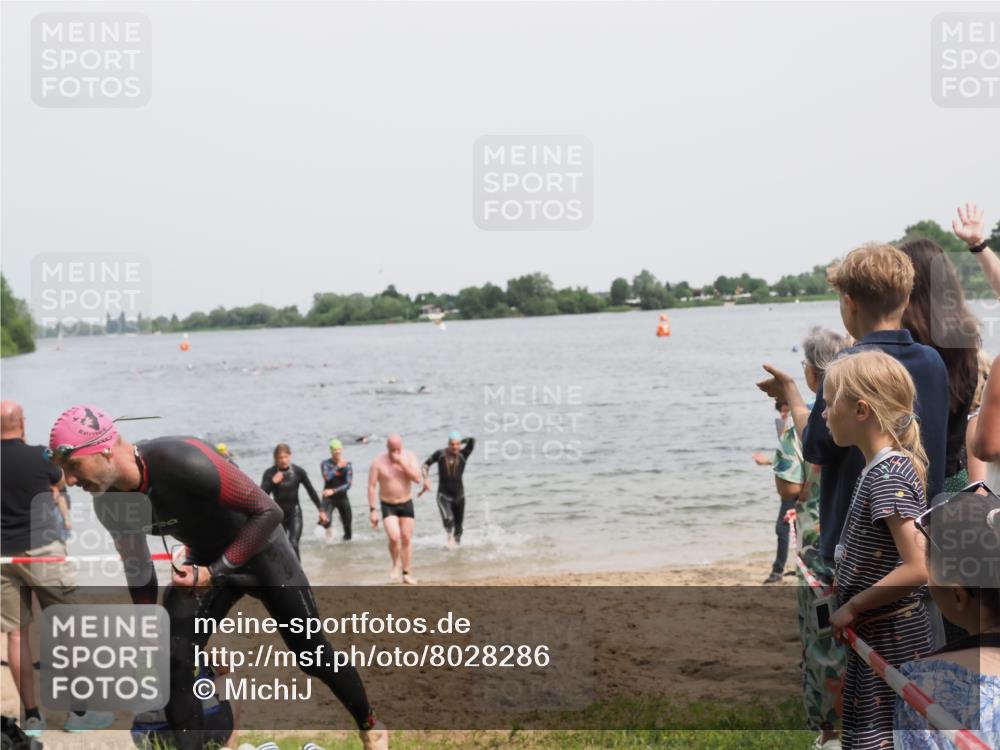 21.06.2025 - 27. Vierlanden-Triathlon MichiJ http://msf.ph/oto/8028286 15.06.2026 10:58:35 Schwimmen 636, 643, 667, 684, 732, 741, 747 meine-sportfotos.de