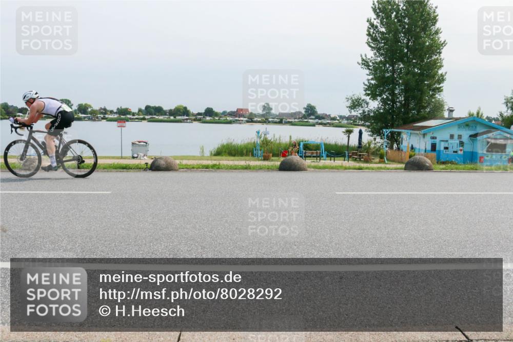 15.06.2025 - 27. Vierlanden-Triathlon H.Heesch http://msf.ph/oto/8028292 15.06.2025 11:23:24 Radfahren 180, 858 meine-sportfotos.de