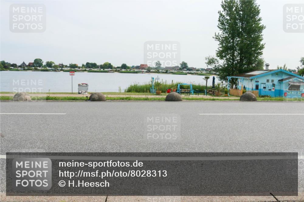 15.06.2025 - 27. Vierlanden-Triathlon H.Heesch http://msf.ph/oto/8028313 15.06.2025 10:28:52 Radfahren 26, 71, 200 meine-sportfotos.de