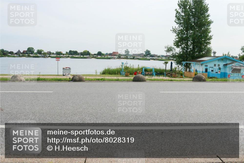 15.06.2025 - 27. Vierlanden-Triathlon H.Heesch http://msf.ph/oto/8028319 15.06.2025 10:28:53 Radfahren 26, 71, 200 meine-sportfotos.de