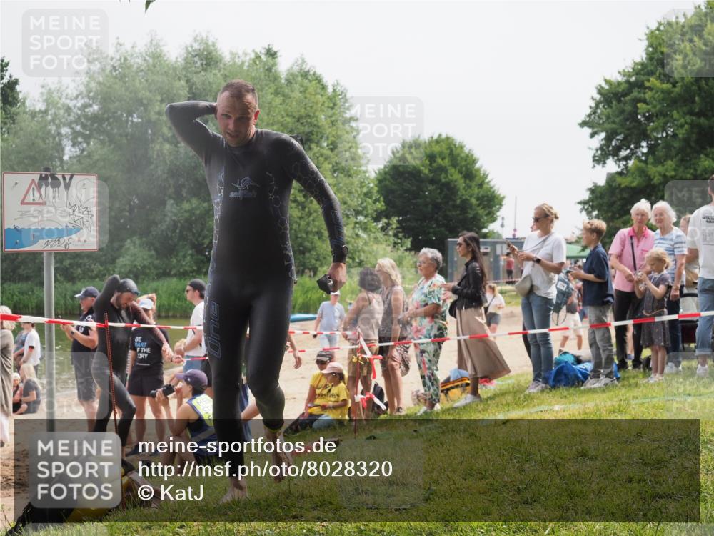 15.06.2025 - 27. Vierlanden-Triathlon KatJ http://msf.ph/oto/8028320 15.06.2025 11:02:43 Schwimmen 672, 696, 728, 868 meine-sportfotos.de