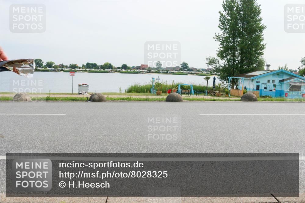15.06.2025 - 27. Vierlanden-Triathlon H.Heesch http://msf.ph/oto/8028325 15.06.2025 10:28:53 Radfahren 26, 71, 200 meine-sportfotos.de