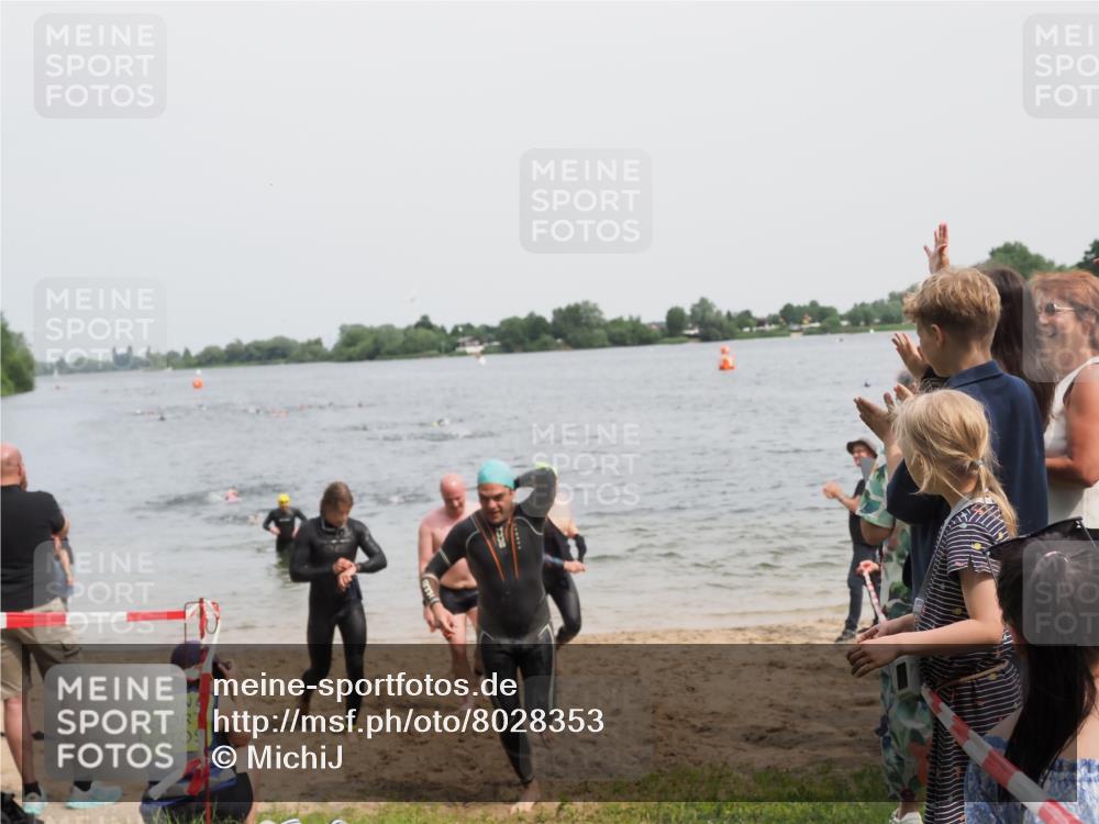21.06.2025 - 27. Vierlanden-Triathlon MichiJ http://msf.ph/oto/8028353 15.06.2026 10:58:39 Schwimmen 636, 667, 684, 732, 743, 747 meine-sportfotos.de