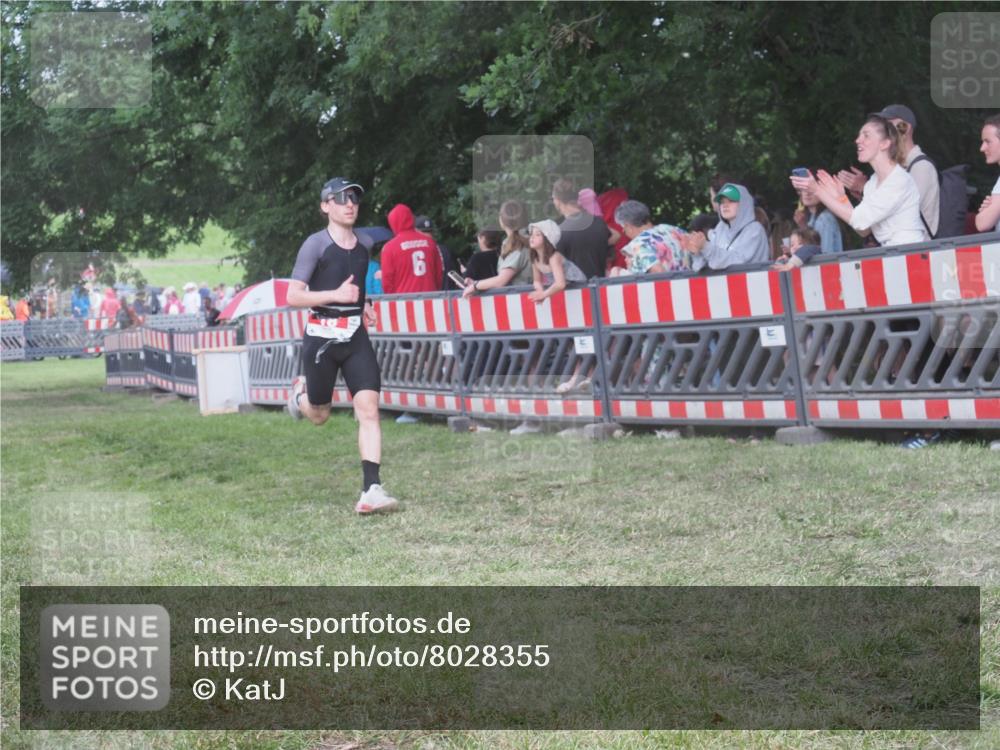 21.06.2025 - 27. Vierlanden-Triathlon KatJ http://msf.ph/oto/8028355 15.06.2025 13:32:26 Ziel 18, 944 meine-sportfotos.de