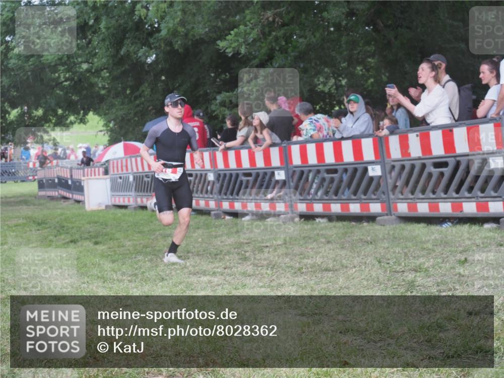 21.06.2025 - 27. Vierlanden-Triathlon KatJ http://msf.ph/oto/8028362 15.06.2025 13:32:26 Ziel 18, 944 meine-sportfotos.de