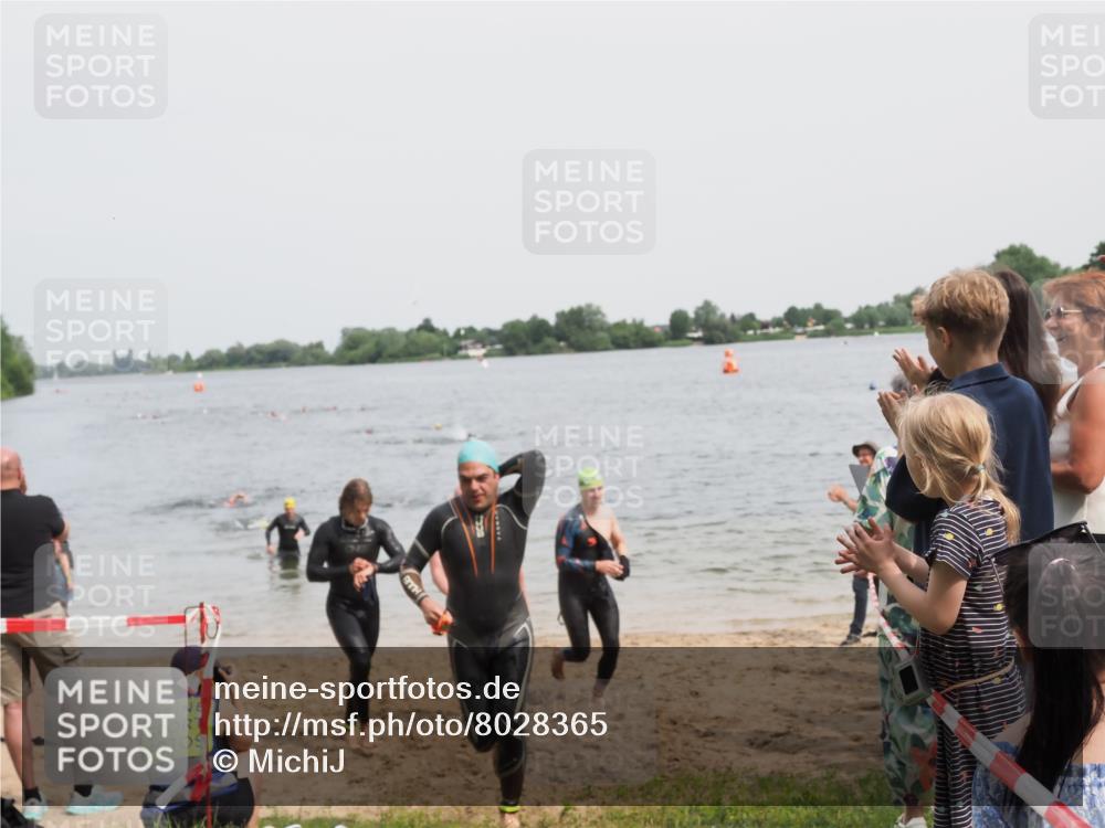 21.06.2025 - 27. Vierlanden-Triathlon MichiJ http://msf.ph/oto/8028365 15.06.2026 10:58:39 Schwimmen 636, 667, 684, 732, 743, 747 meine-sportfotos.de