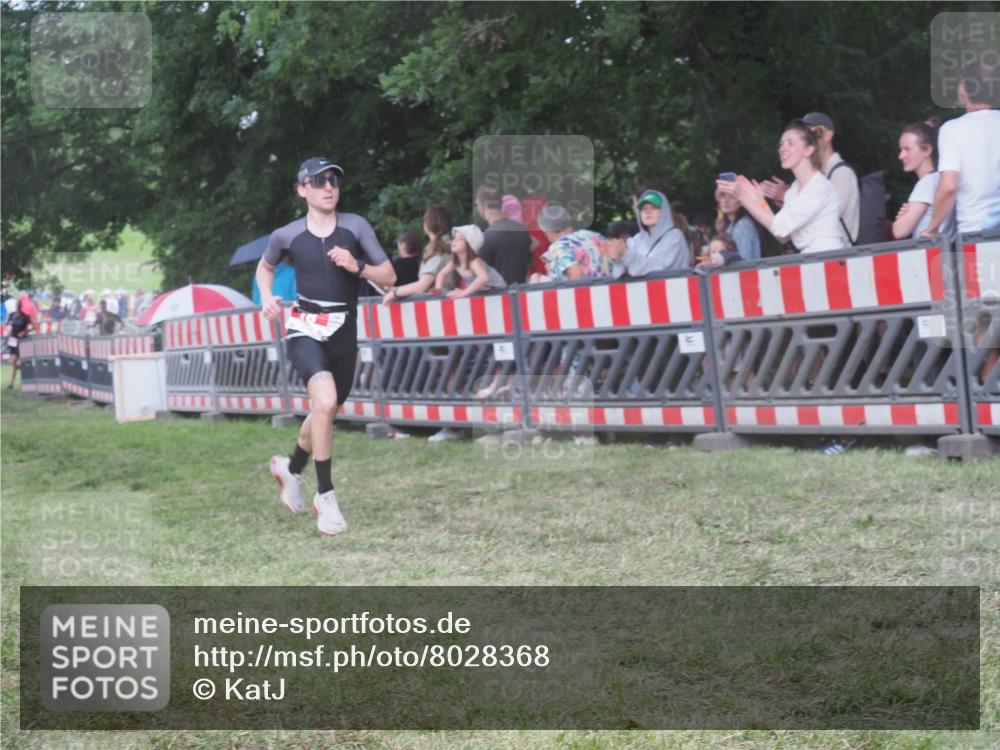 21.06.2025 - 27. Vierlanden-Triathlon KatJ http://msf.ph/oto/8028368 15.06.2025 13:32:26 Ziel 18, 944 meine-sportfotos.de