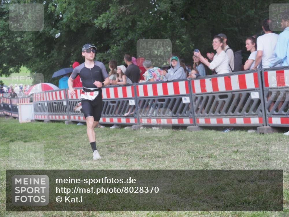 21.06.2025 - 27. Vierlanden-Triathlon KatJ http://msf.ph/oto/8028370 15.06.2025 13:32:26 Ziel 18, 944 meine-sportfotos.de