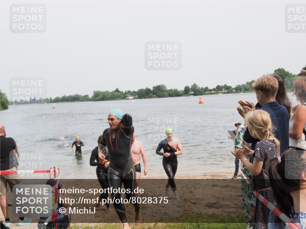 21.06.2025 - 27. Vierlanden-Triathlon MichiJ http://msf.ph/oto/8028375 15.06.2026 10:58:39 Schwimmen 636, 667, 684, 732, 743, 747 meine-sportfotos.de